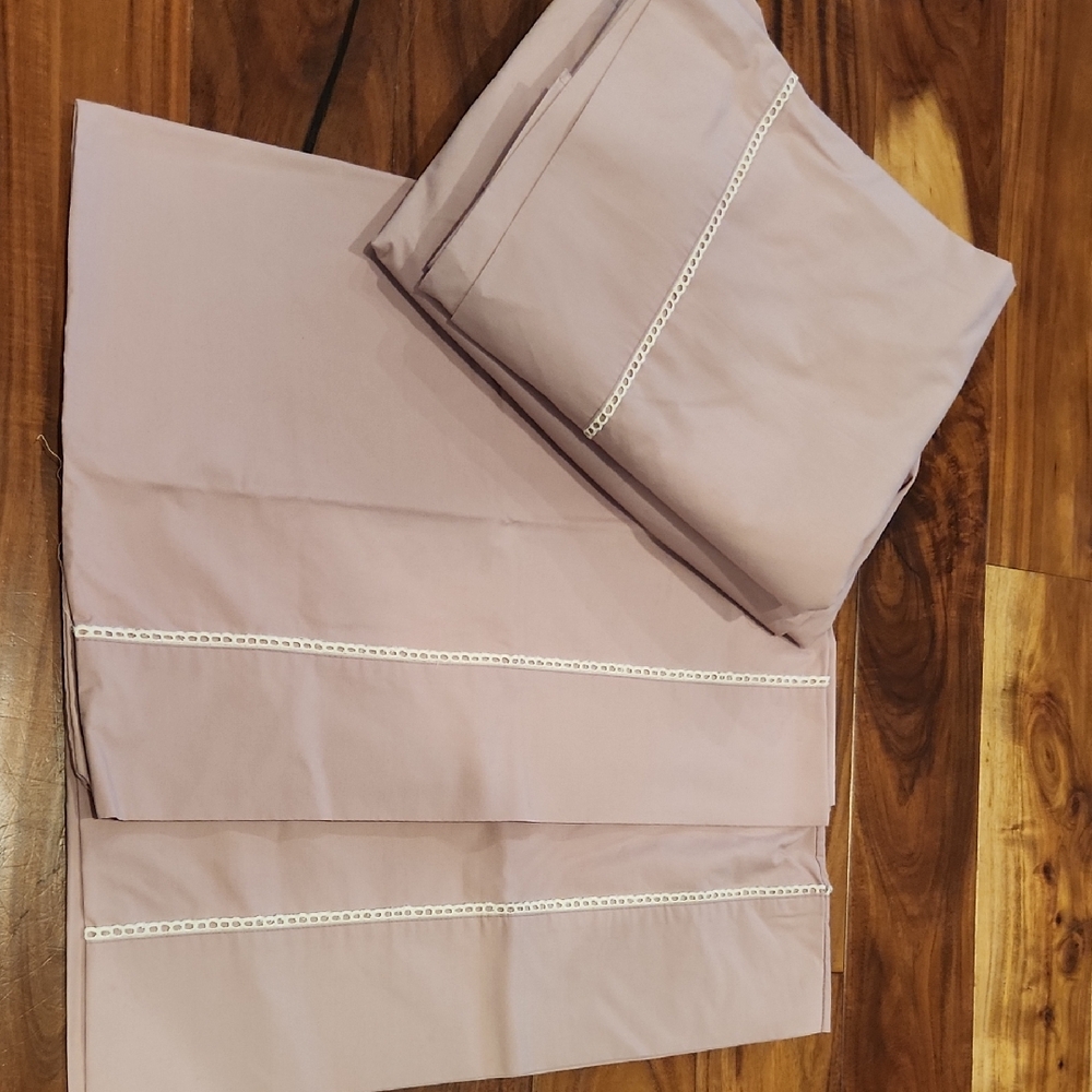 Lavender Sheet Set with Lace Trim